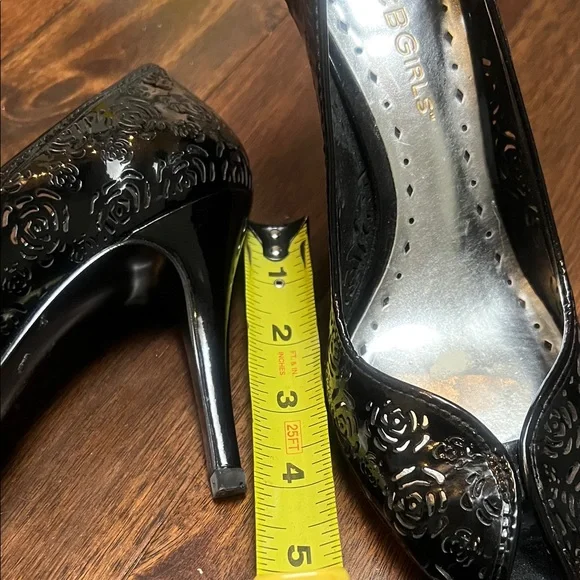 BCBGirls Black Laser-cut Rose Pattern Heels size 6 - Picture 9 of 9